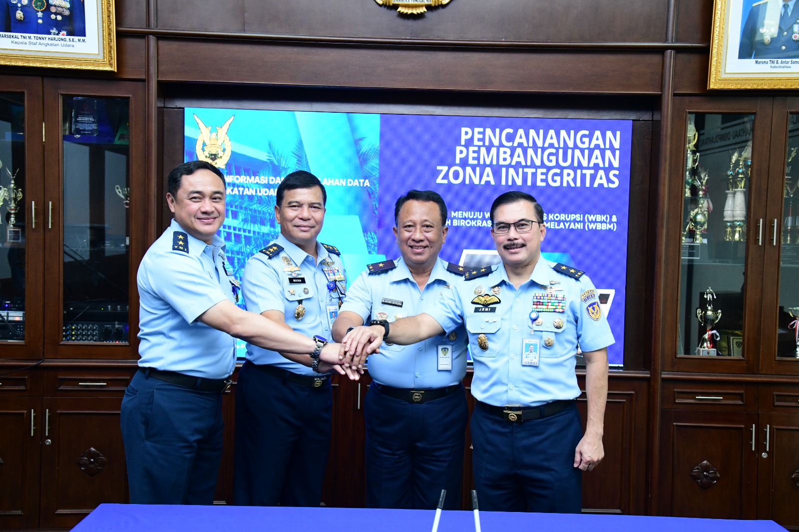 PENANDATANGAN PAKTA INTEGRITAS & KOMITMEN BERSAMA DI DISINFOLAHTAAU